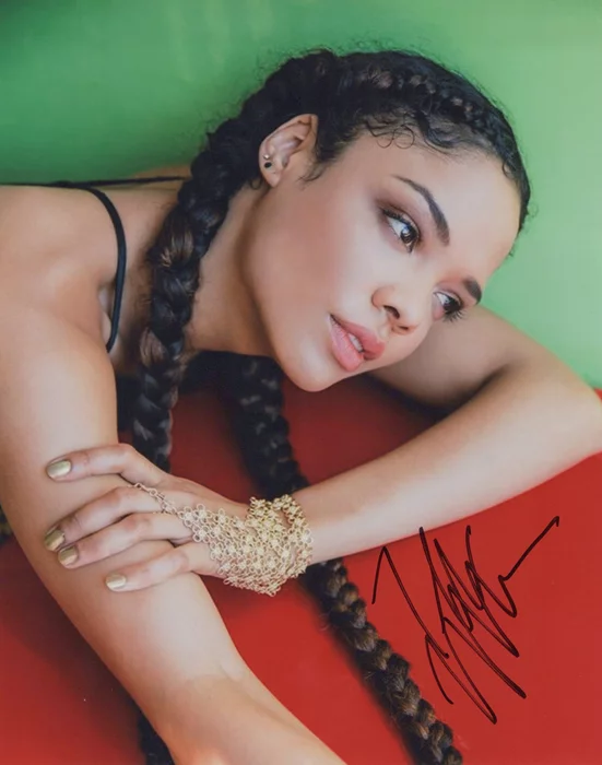 Tessa Thompson autograph