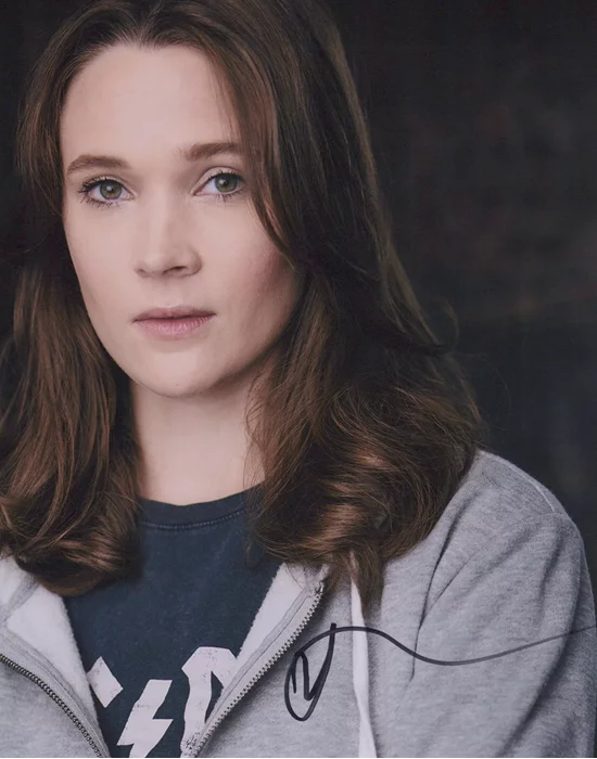 Megan Elizabeth autograph