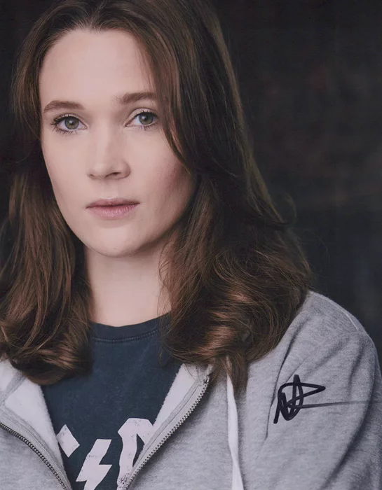 Megan Elizabeth autograph