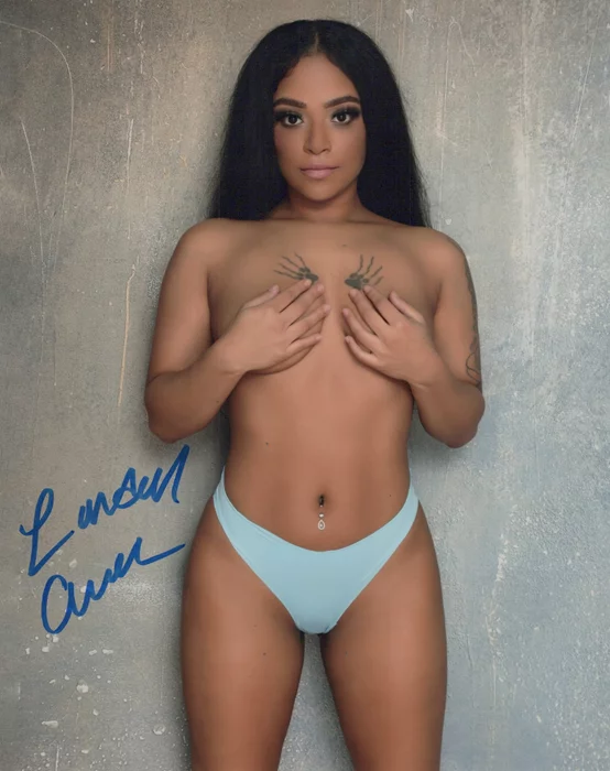 Londyn Chanel autograph