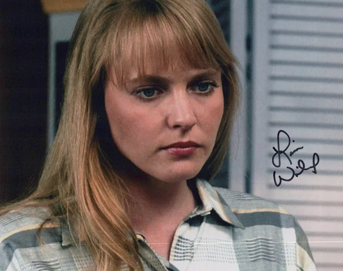 Lisa Wilcox autograph