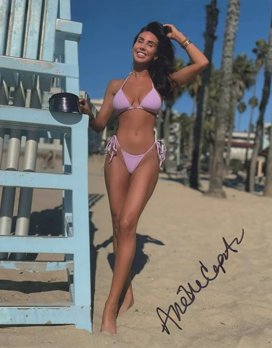 Arielle Caputo autograph