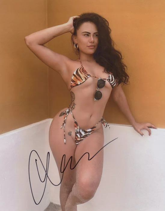 Geraldine Moreno autograph