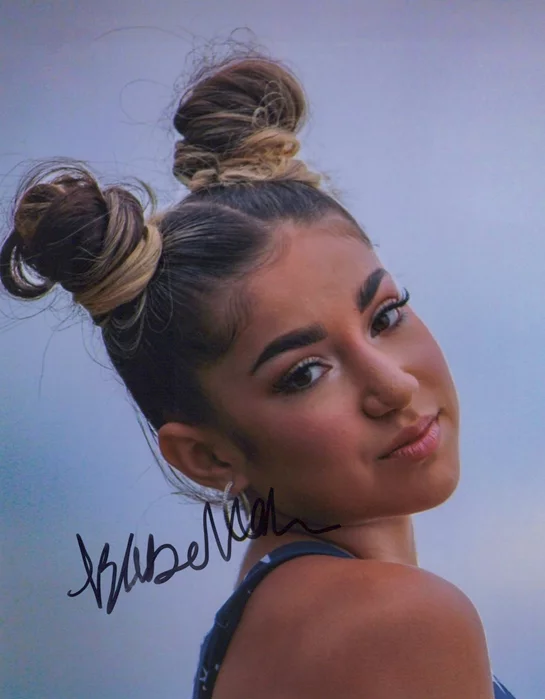 Izabellah Rae Diez autograph