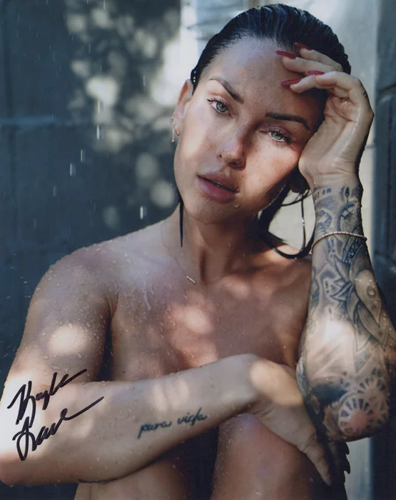 Kayla Lauren autograph