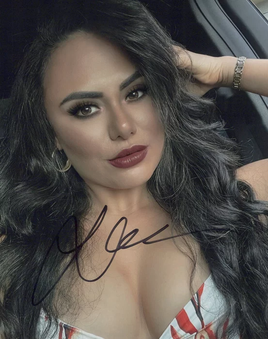 Geraldine Moreno autograph
