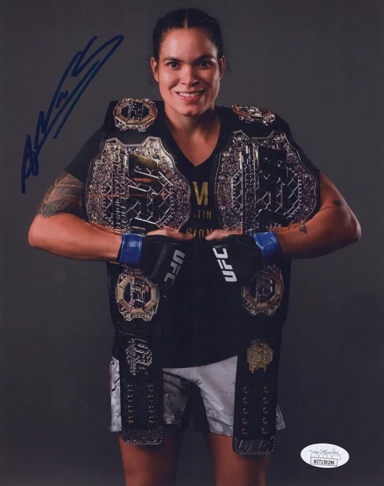 Amanda Nunes autograph