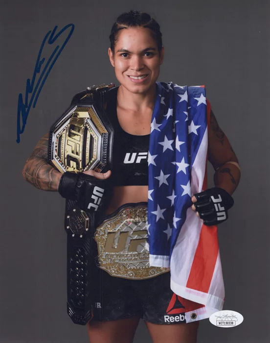 Amanda Nunes autograph