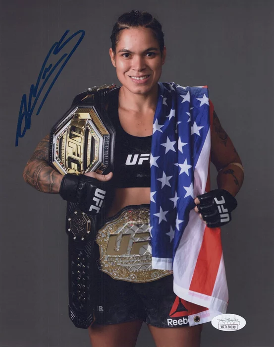 Amanda Nunes autograph