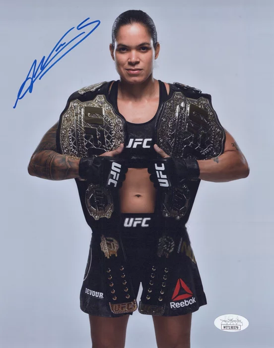 Amanda Nunes autograph