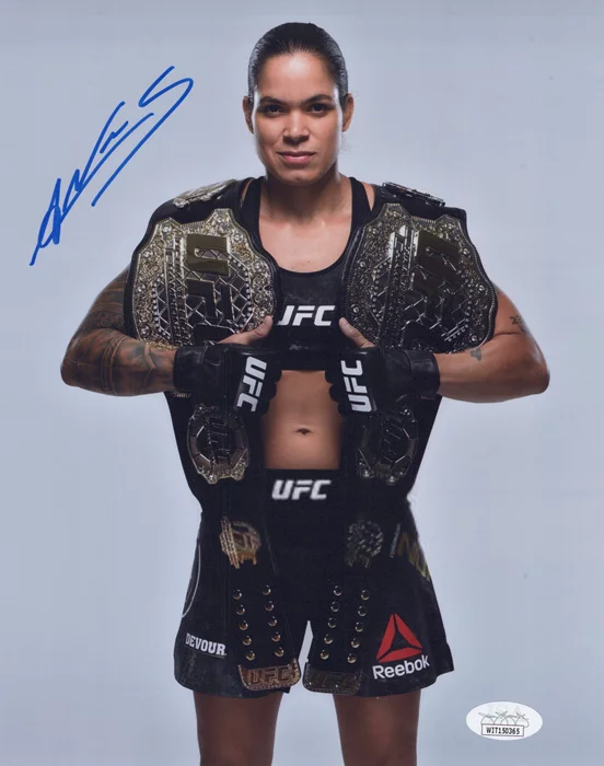 Amanda Nunes autograph
