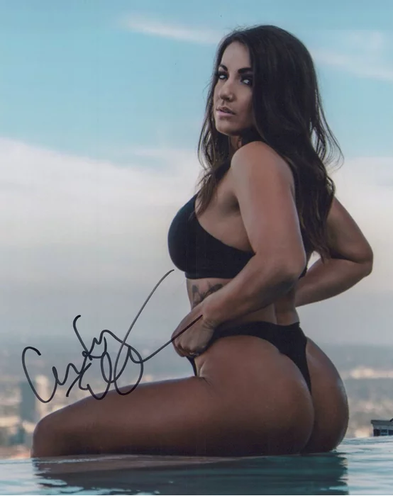Courtney Tillia autograph