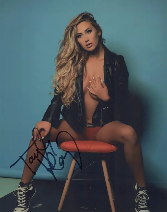 Taylor Ray autograph