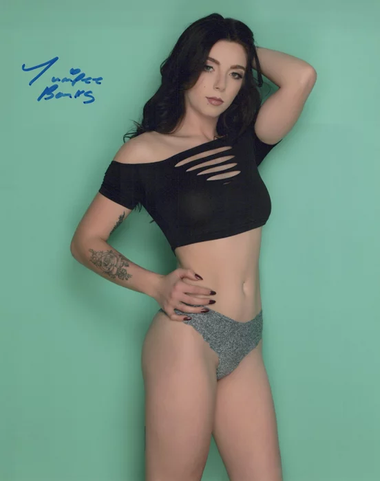 Juniper Banks autograph