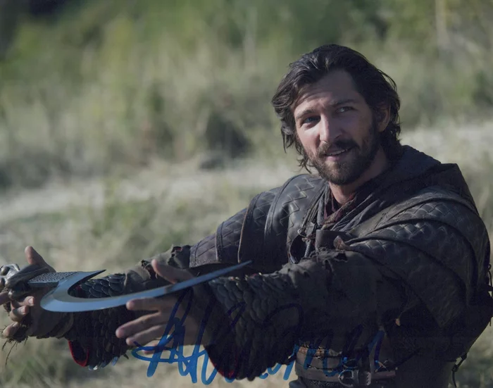 Michiel Huisman autograph