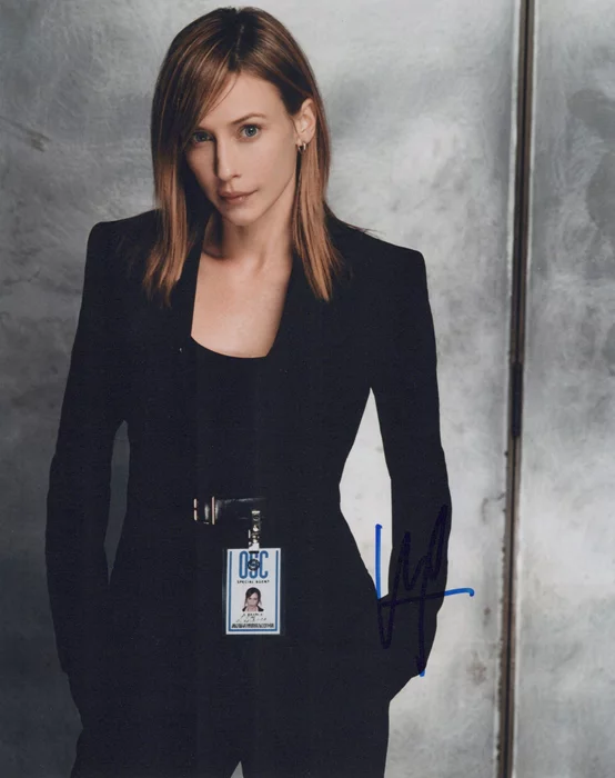 Vera Farmiga autograph