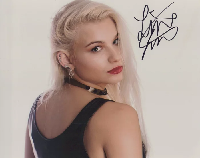 Liza Jane autograph