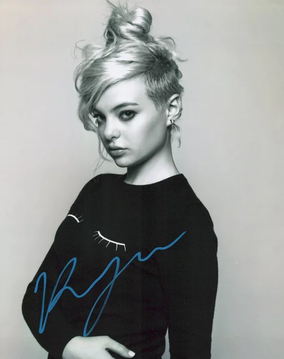 Kaya Stewart autograph