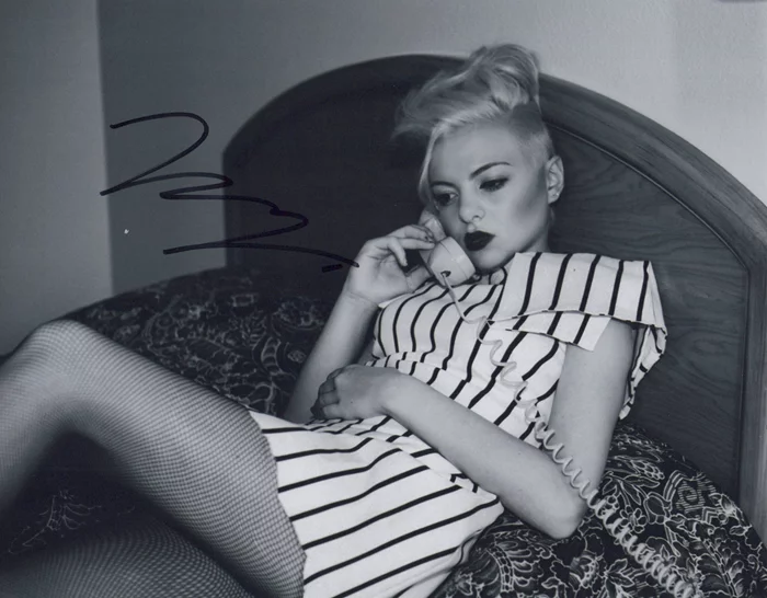 Kaya Stewart autograph
