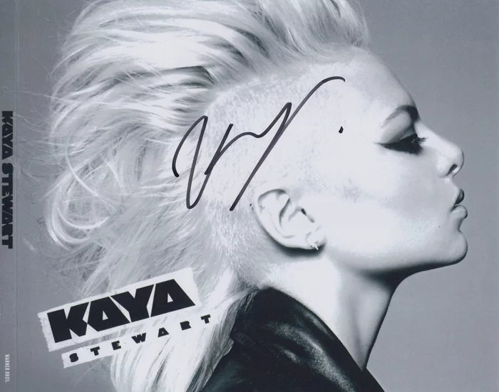 Kaya Stewart autograph