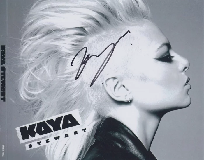 Kaya Stewart autograph