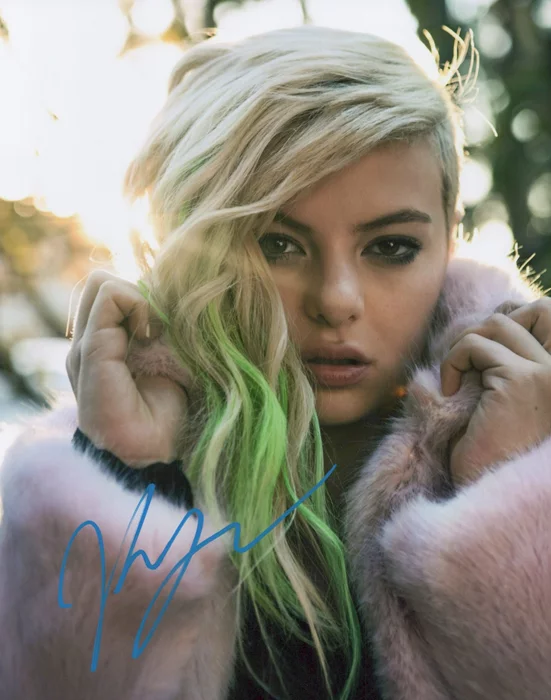 Kaya Stewart autograph