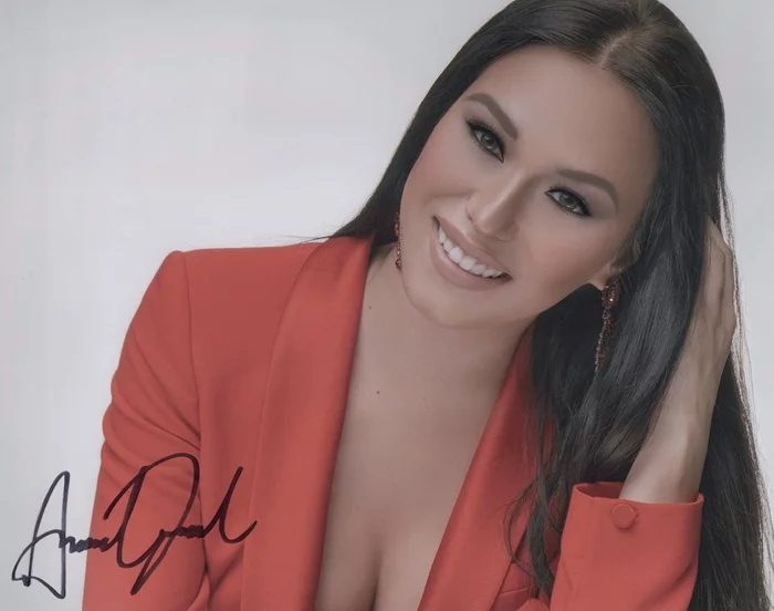 Amanda Ford autograph