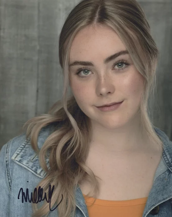 Mila Nabours autograph