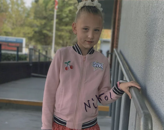 Nikol Strong autograph