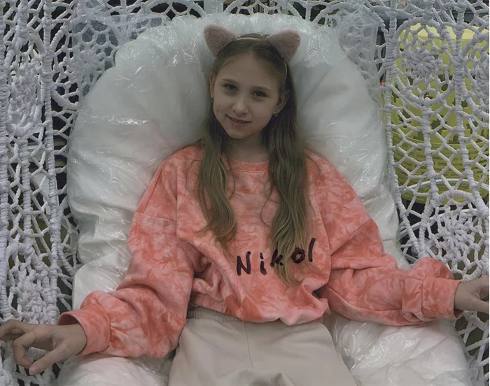 Nikol Strong autograph