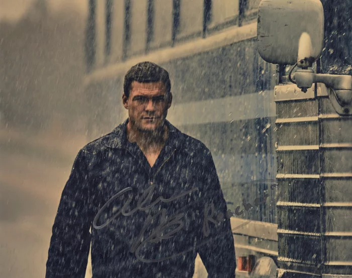 Alan  Ritchson autograph