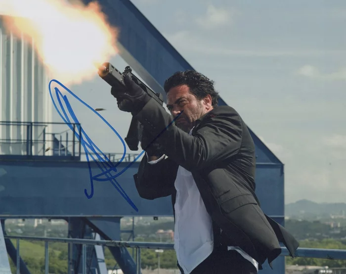 Jeffrey Dean Morgan autograph