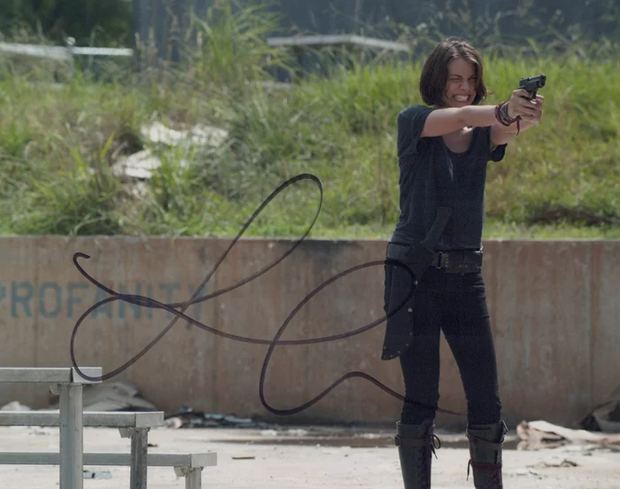 Lauren Cohan autograph