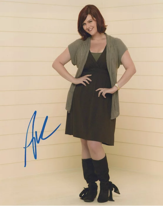 Sara Rue autograph