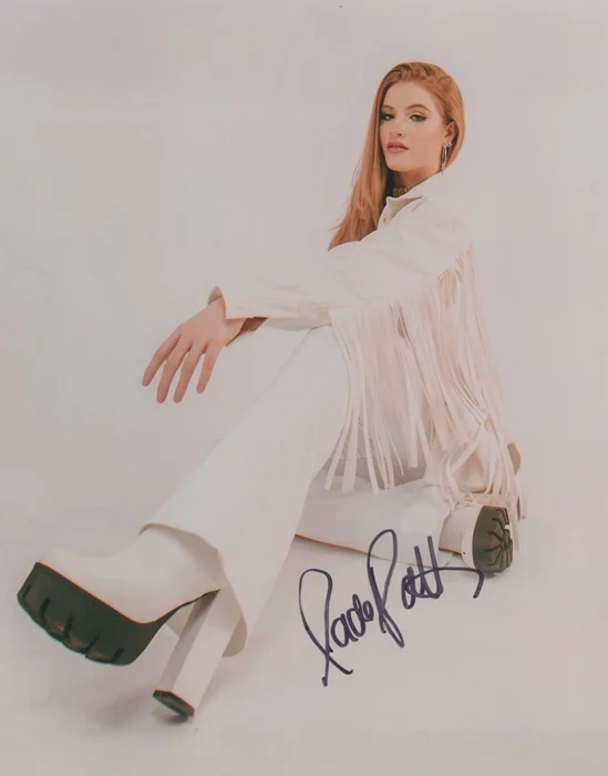 Jade Patteri autograph