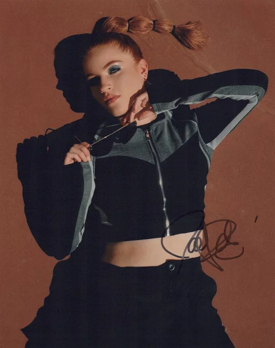 Jade Patteri autograph