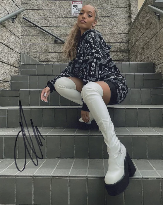 Alectra Cox autograph