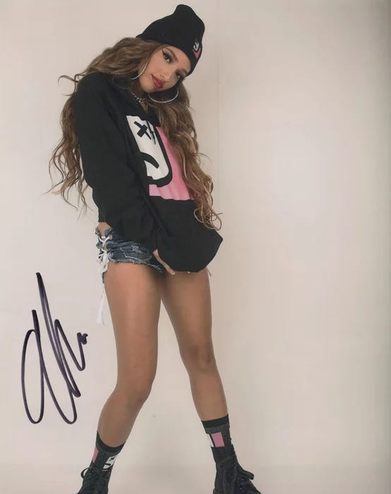 Alectra Cox autograph