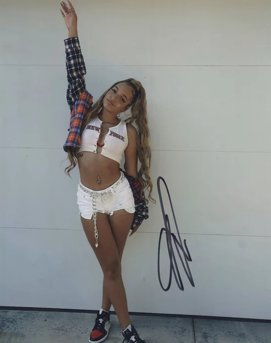 Alectra Cox autograph