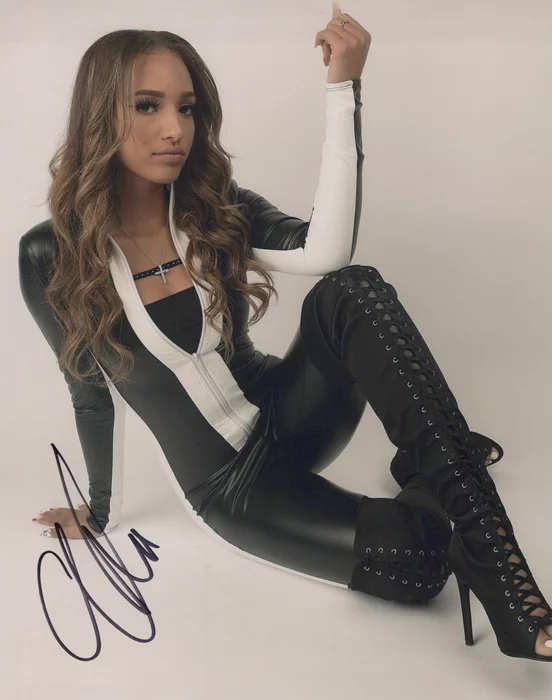 Alectra Cox autograph