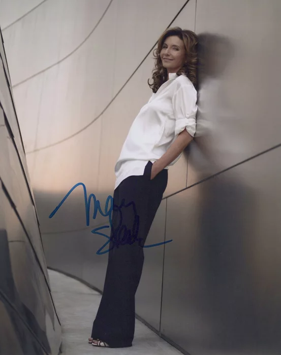 Mary Steenburgen autograph