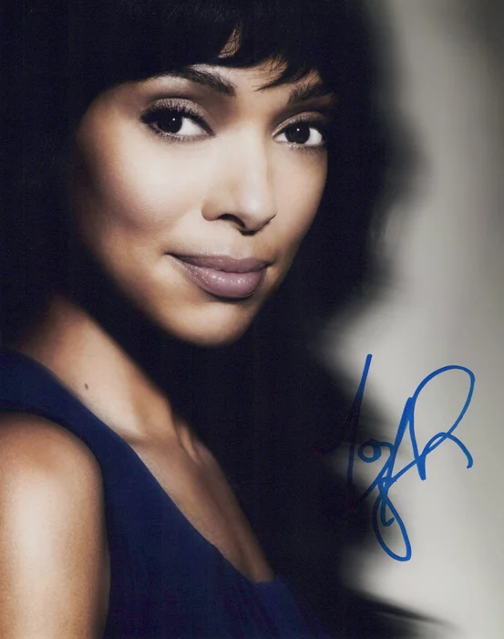 Tamara Taylor autograph