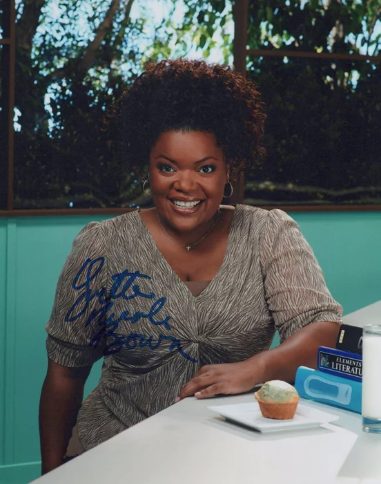 Yvette Nicole Brown autograph