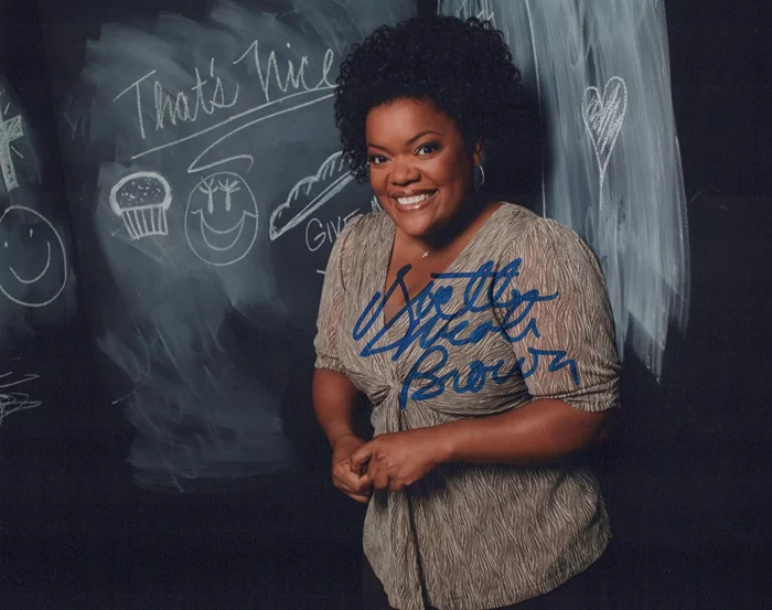 Yvette Nicole Brown autograph