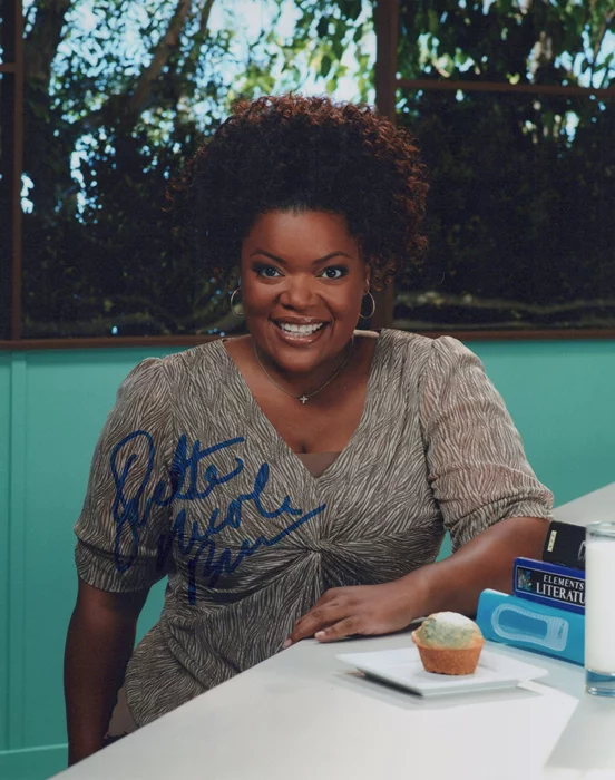 Yvette Nicole Brown autograph