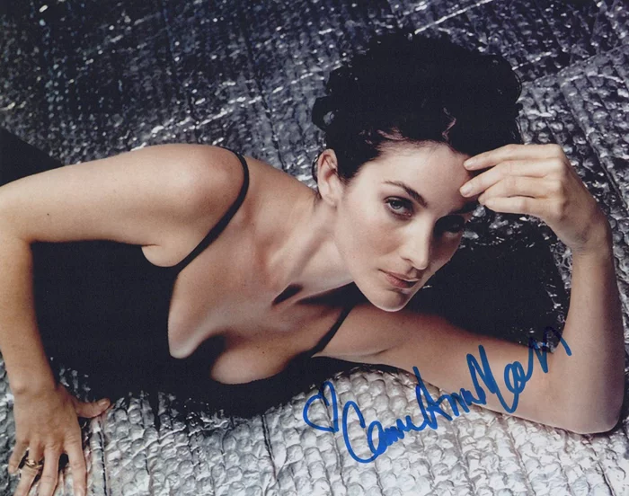Carrie-Anne Moss autograph