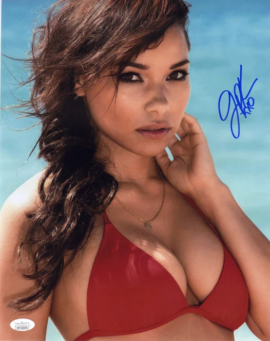 Jessica Parker Kennedy autograph