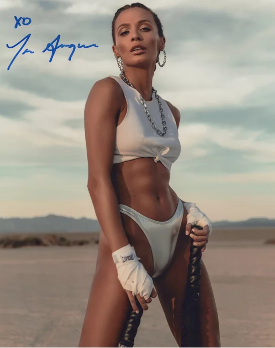 Tess Anique autograph