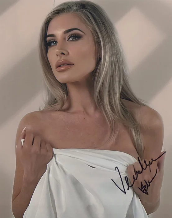 Vicktoria Blu autograph