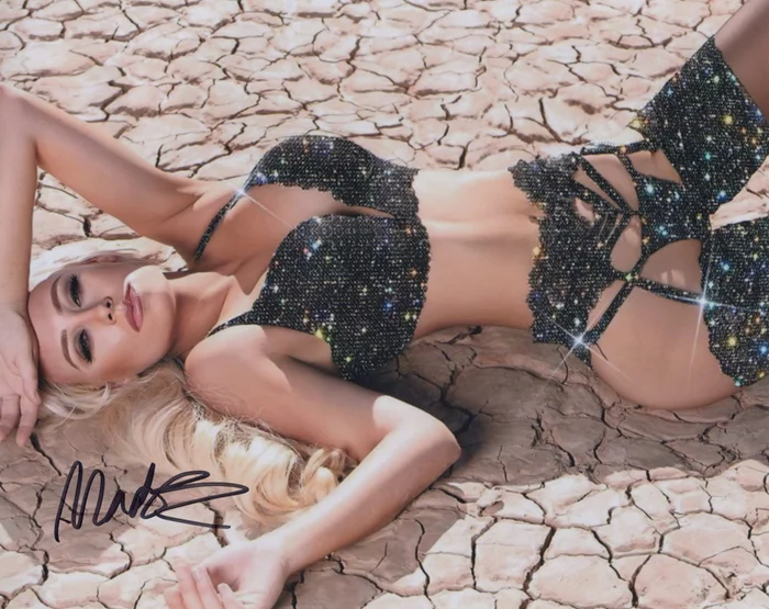 Matilda Dahlin autograph